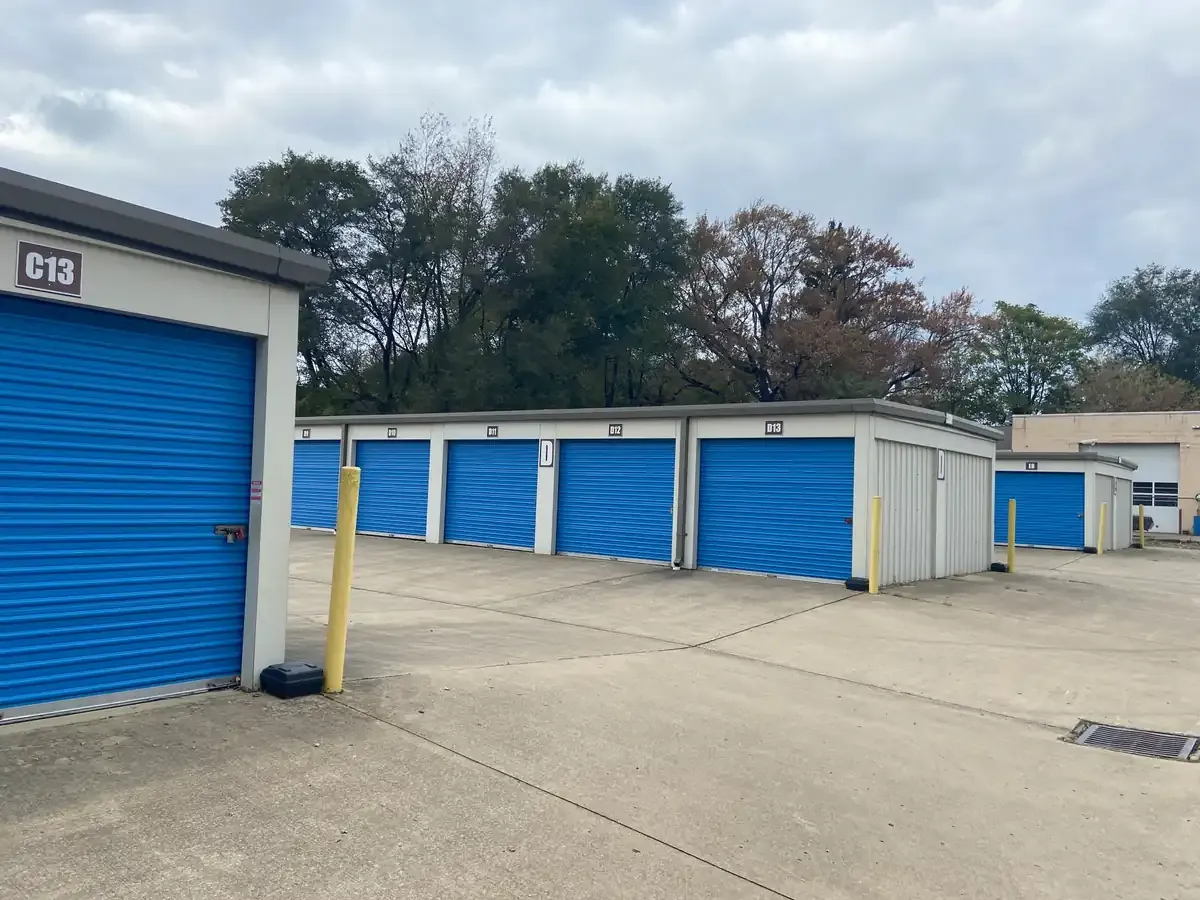 Storage Units and Drive Lane KO Storage of Akron, OH